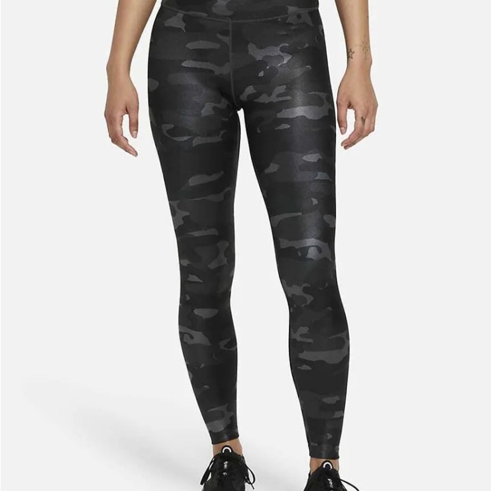 NIKE women training tights in Camo